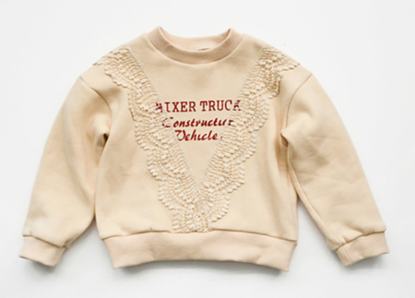 Παιδική μπλούζα για κορίτσια με κολάρο σε σχήμα O με κεντήματα και επιγραφή σε μαύρο και άσπρο