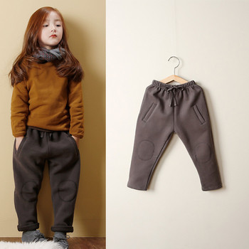 Спортен детски мек и топъл панталон за момичета с вързки и джобове в кафяв цвят