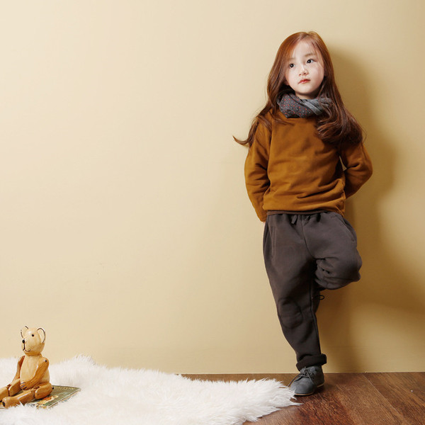Αθλητικά παιδικά μαλακά και ζεστά παντελόνια για κορίτσια με καφέ δεσμούς και τσέπες