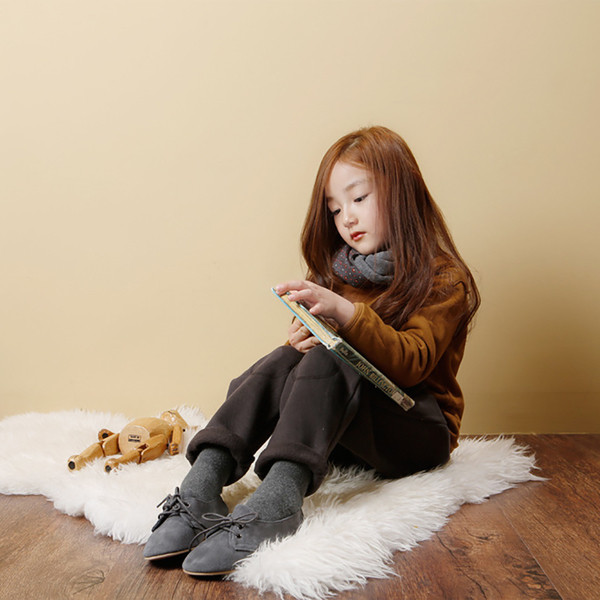 Αθλητικά παιδικά μαλακά και ζεστά παντελόνια για κορίτσια με καφέ δεσμούς και τσέπες