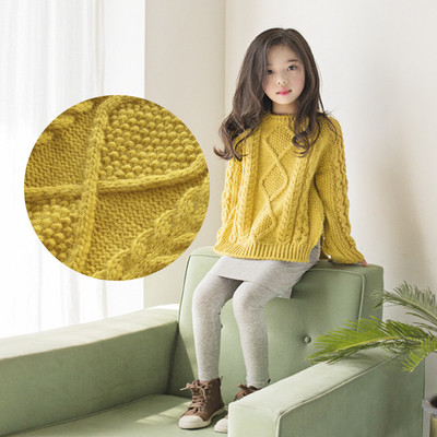 Φανταχτερό πουλόβερ μωρών χειμώνα για τα κορίτσια με ένα χοντρό δεμένο σε κίτρινο χρώμα