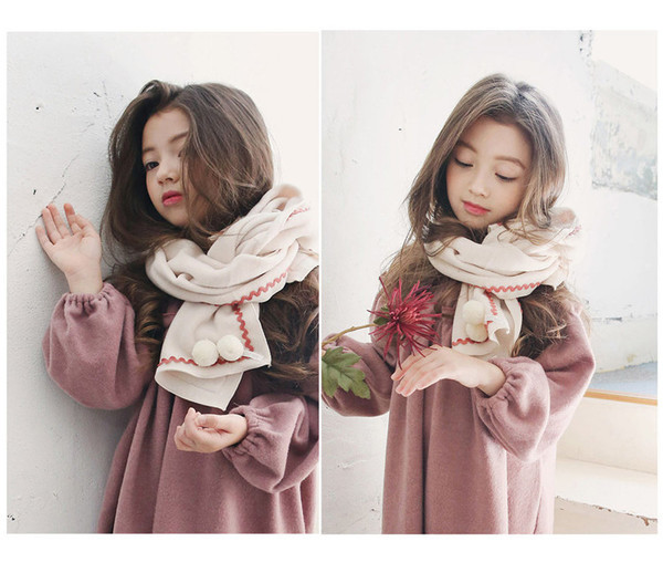 Φουλάρι παιδικού φθινοπώρου-χειμώνα για κορίτσια με εκτυπώσεις και χνουδωτές χάντρες σε δύο χρώματα