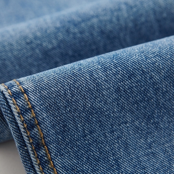 Актуални дамски дънки в широк модел с висока талия