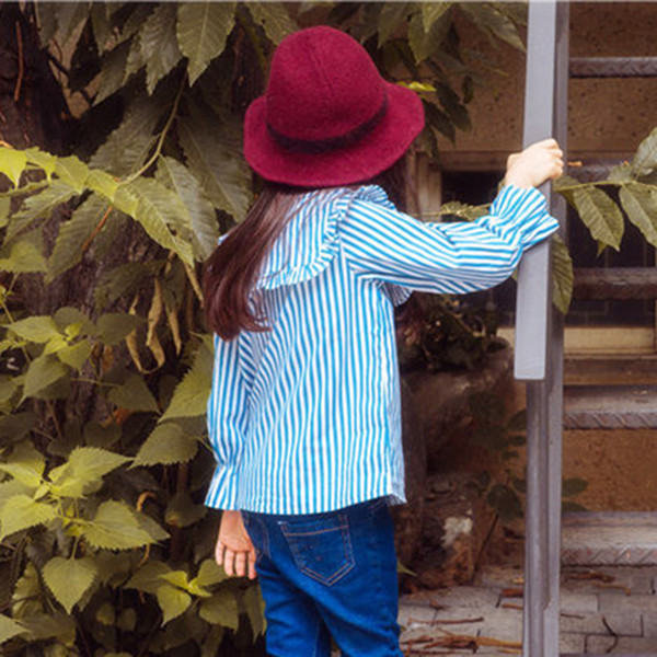 Μαλακό και αιθέριο παιδικό πουκάμισο για κορίτσια με όμορφο λουλούδι κεντήματα του περιλαίμιου σε δύο χρώματα