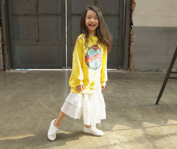 Детски ежедневен блузон за момичета с цепка,О-образна яка и цветна апликция жълт и червен цвят