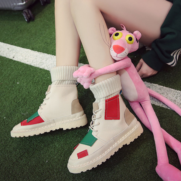 Κυρίες χειμωνιάτικες μπότες σε μπαλώματα σε τρία χρώματα