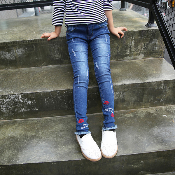 Παιδικά τζιν καθημερινά για κορίτσια με περιθώρια και φιλιά εφαρμογής