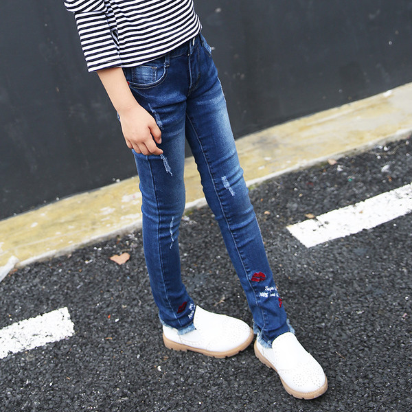 Παιδικά τζιν καθημερινά για κορίτσια με περιθώρια και φιλιά εφαρμογής