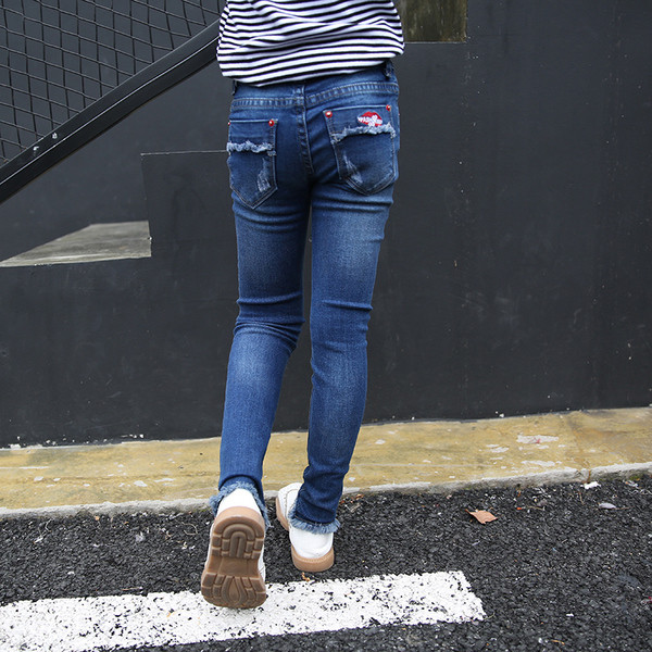 Παιδικά τζιν καθημερινά για κορίτσια με περιθώρια και φιλιά εφαρμογής