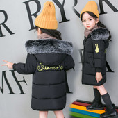 σακάκι χειμώνα νέα παχύ και ζεστό παιδιών για τα κορίτσια με κουκούλα και ισχυρή εφαρμογή κάτω από τα μανίκια και μια επιγραφή σ