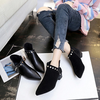 Κομψές κυρίες μπότες - απότομες, με τρέχουσα και μεταλλική διακόσμηση, σε δύο μοντέλα