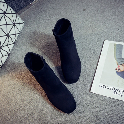 Κομψές ρετρό μπότες για γυναίκες από οικολογικό σουέτ με παχύ ρεύμα