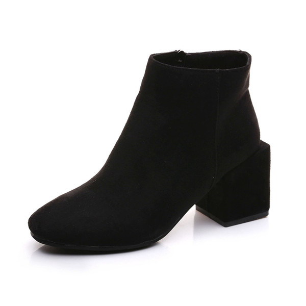 Κομψές ρετρό μπότες για γυναίκες από οικολογικό σουέτ με παχύ ρεύμα