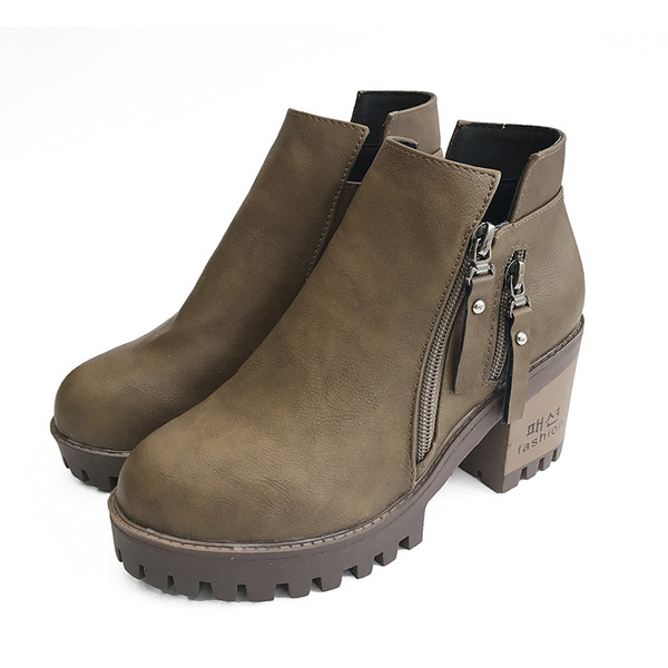 Κομψές χονδρές μπότες κυρίες με ανθεκτική σόλα και παχύ ρεύμα