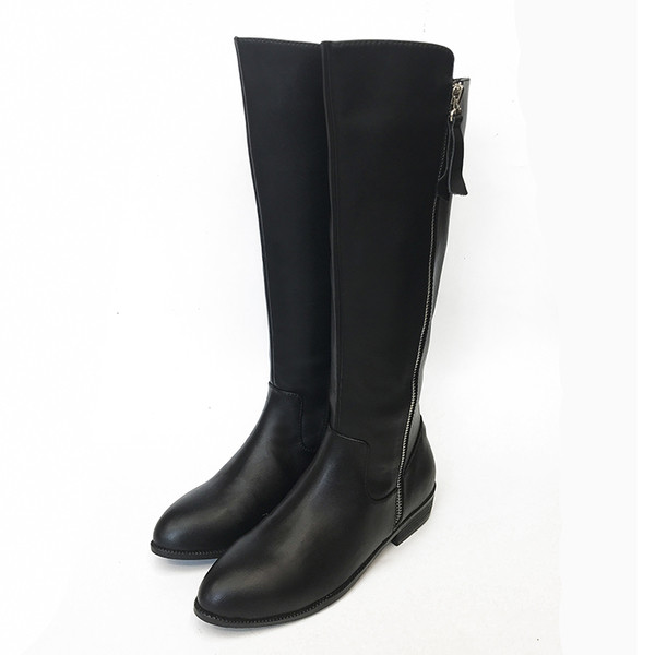 Дамски зимни ботуши с цип и заоблени в черен цвят от еко кожа