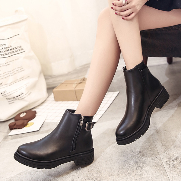 Γυναικείες χειμωνιάτικες μπότες μαύρες σε οικολογικό δέρμα