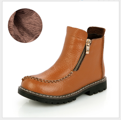 Ζεστές και κομψές ανδρικές μπότες με επίπεδη και ανθεκτική σόλα σε δύο χρώματα