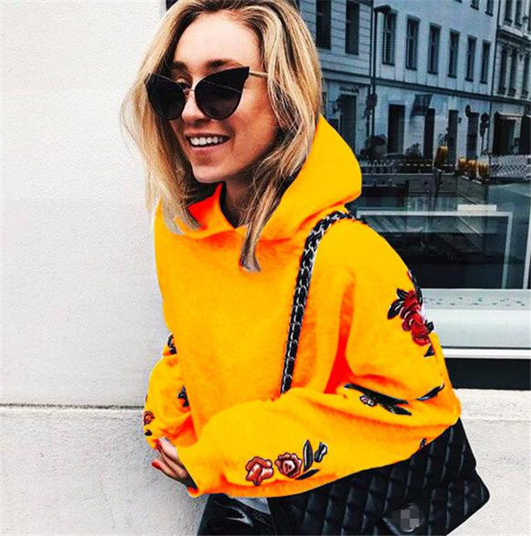 Ежедневен есенно-зимен дамски суичър с качулка и красива бродерия по ръкавите в четири цвята