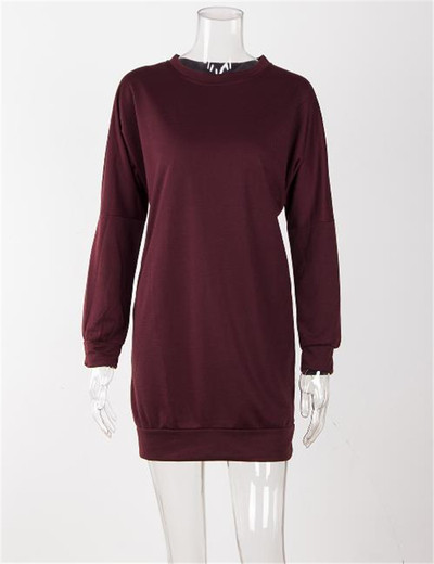 Спортно-елегантна дамска рокля с О-образна яка в широк модел в различни цветове