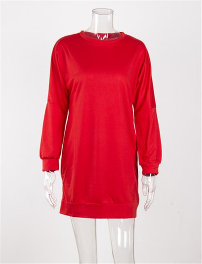 Спортно-елегантна дамска рокля с О-образна яка в широк модел в различни цветове