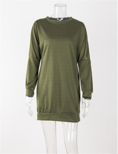 Спортно-елегантна дамска рокля с О-образна яка в широк модел в различни цветове