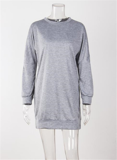 Спортно-елегантна дамска рокля с О-образна яка в широк модел в различни цветове