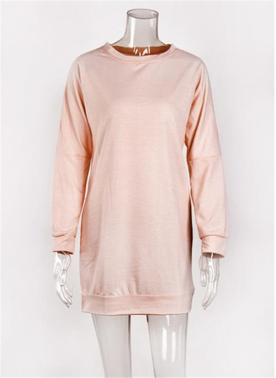 Спортно-елегантна дамска рокля с О-образна яка в широк модел в различни цветове