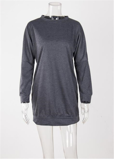 Спортно-елегантна дамска рокля с О-образна яка в широк модел в различни цветове