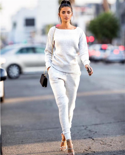 Спортен дамски екип от две части в различни цветове