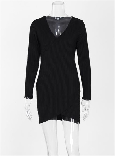 Βραδυνό φόρεμα τύπου νυφίτσας μικρής κυρίας με βαθύ λαιμόκοψη σε τέσσερα χρώματα