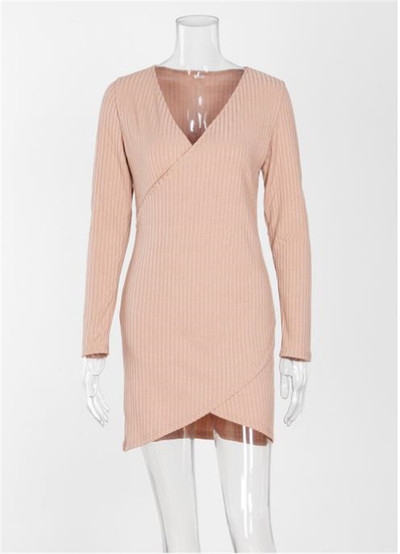 Βραδυνό φόρεμα τύπου νυφίτσας μικρής κυρίας με βαθύ λαιμόκοψη σε τέσσερα χρώματα