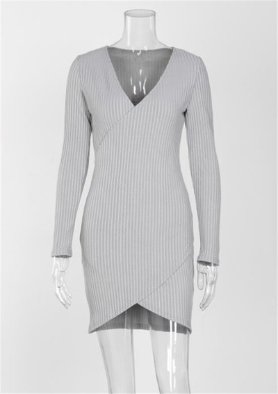 Βραδυνό φόρεμα τύπου νυφίτσας μικρής κυρίας με βαθύ λαιμόκοψη σε τέσσερα χρώματα