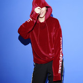 Καθημερινή βελούδινη φούτερ των γυναικών με κουκούλα και επιγραφή