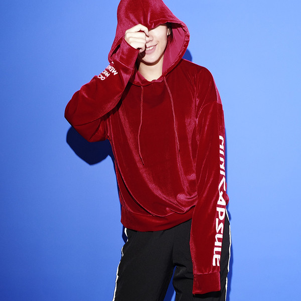 Καθημερινή βελούδινη φούτερ των γυναικών με κουκούλα και επιγραφή