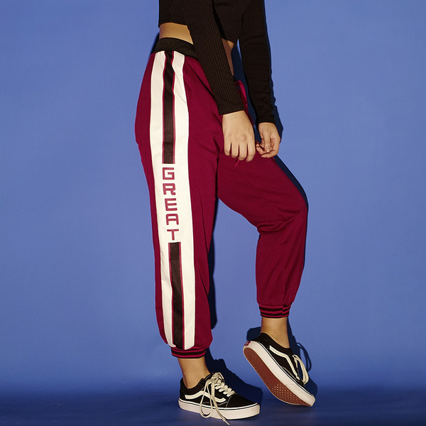 Πανέμορφα αθλητικά παντελόνια με κόκκινο χρώμα