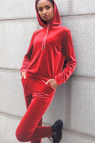 Дамски плюшен екип в червен цвят