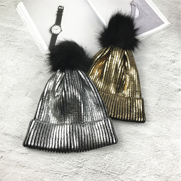 Стилна дамска топла зимна шапка с мек пух