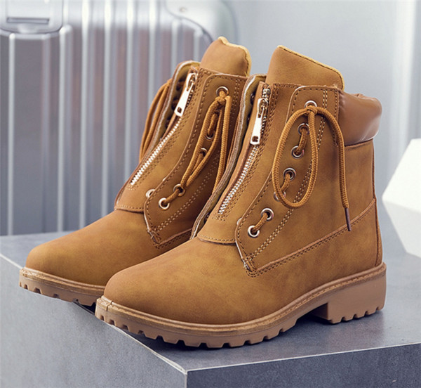 Дамски боти в ретро стил с груба неплъзгаща се подметка