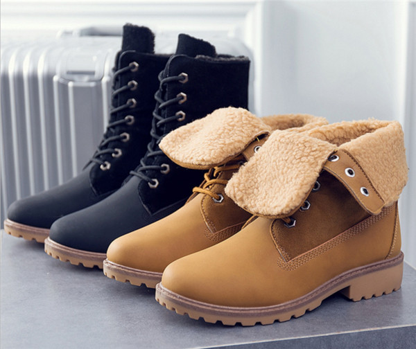 Γυναικείες μοντέρνες μπότες με απαλή ζεστή επένδυση και χοντρή αντιολισθητική σόλα, 2 χρώματα