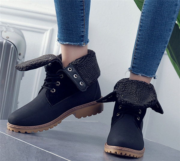 Γυναικείες μοντέρνες μπότες με απαλή ζεστή επένδυση και χοντρή αντιολισθητική σόλα, 2 χρώματα