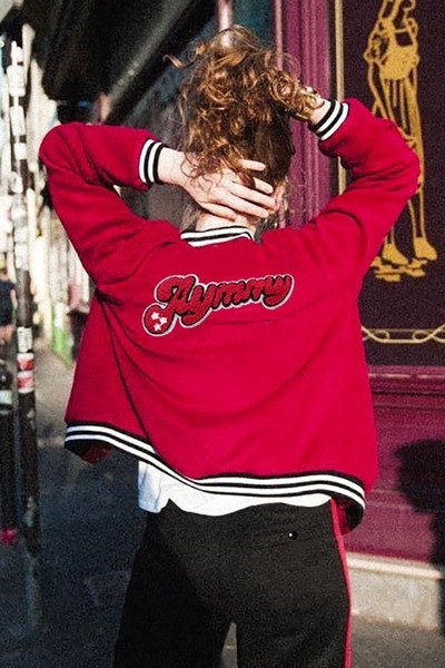 Μπουφάν μπέιζμπολ με κόκκινο χρώμα με πίσω όψη