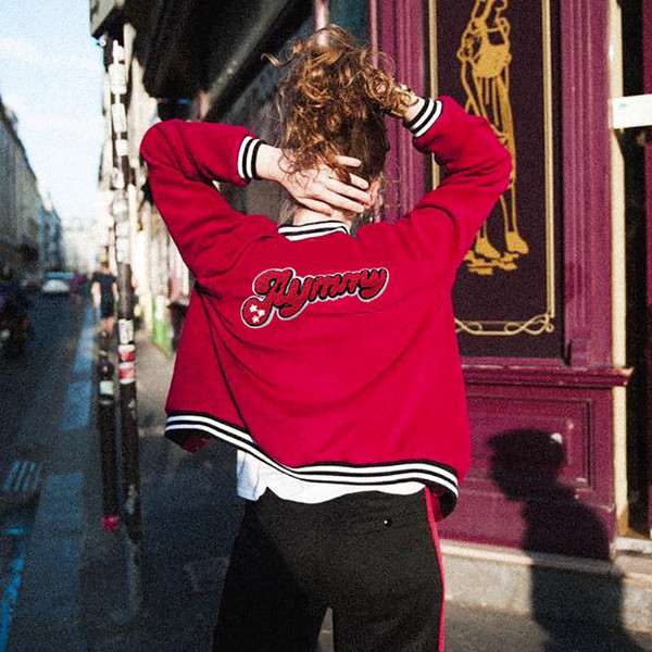 Μπουφάν μπέιζμπολ με κόκκινο χρώμα με πίσω όψη