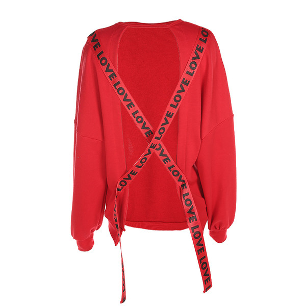 Αθλητική-κομψή κυρία μπλούζα με γυμνό πίσω και κόκκινο γράψιμο