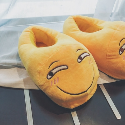 Страхотни домашни унисекс пантофи с апликаций