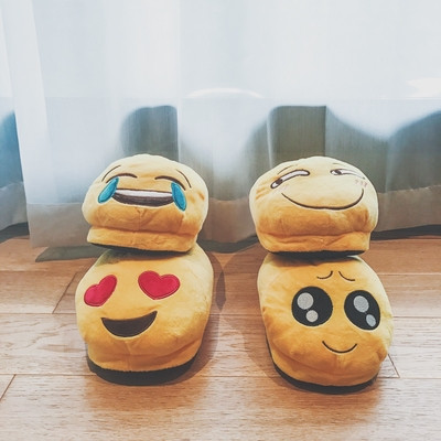 Страхотни домашни унисекс пантофи с апликаций