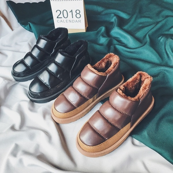 Ежедневни мъжки кецове с равна подметка и много топъл пух във вътрешната част 