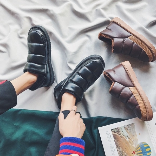 Ежедневни мъжки кецове с равна подметка и много топъл пух във вътрешната част 