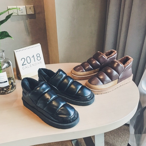 Ежедневни мъжки кецове с равна подметка и много топъл пух във вътрешната част 