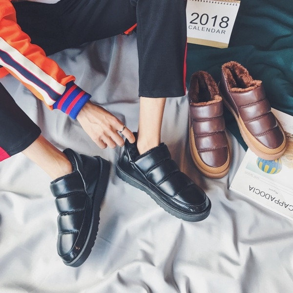 Ежедневни мъжки кецове с равна подметка и много топъл пух във вътрешната част 