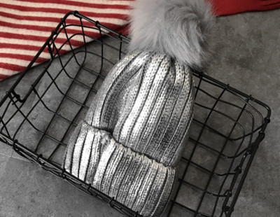 Χειμερινό καπέλο γυναικών με μαλακό επάνω επάνω